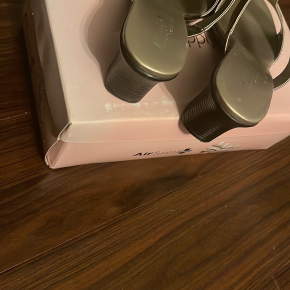 Heel Sandals - Picture 3 of 4